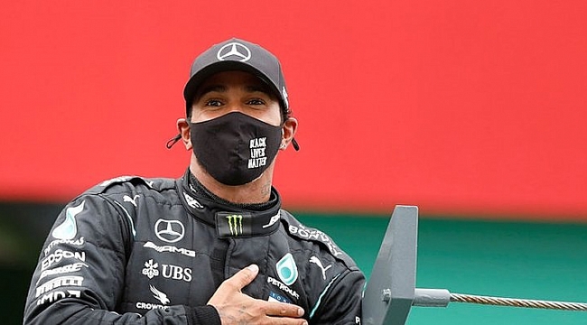 Lewis Hamilton Tarihe Geçti