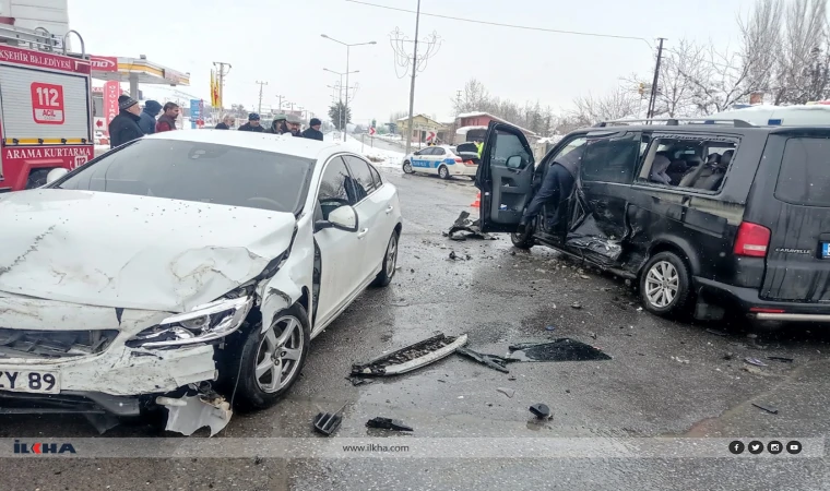 Malatya’da 2 ayrı kazada 4 kişi yaralandı