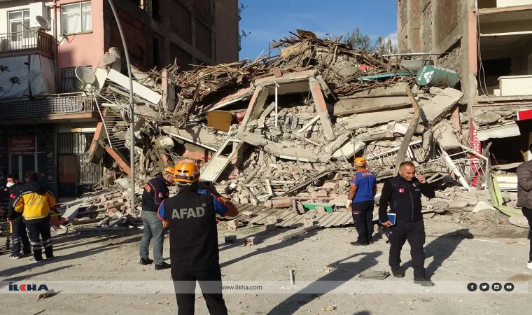 Malatya'da hsarlı bir bina çöktü