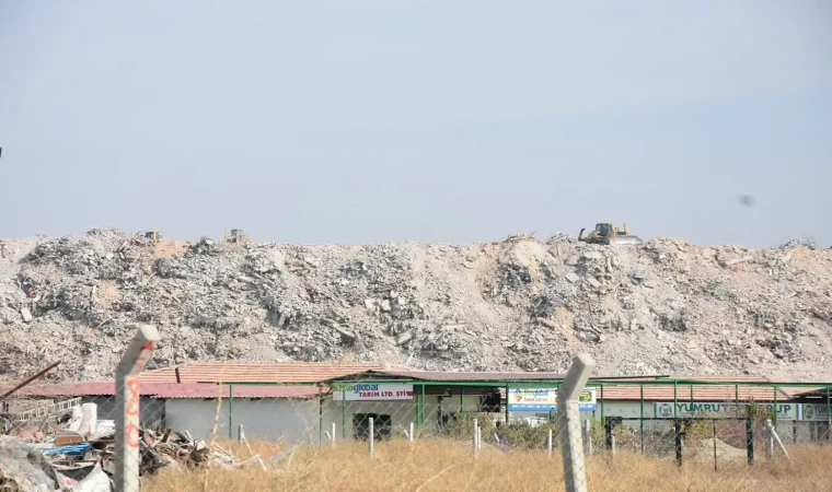 Malatya'da molozların oluşturduğu toz çevre ve sağlık sorunlarına neden oluyor