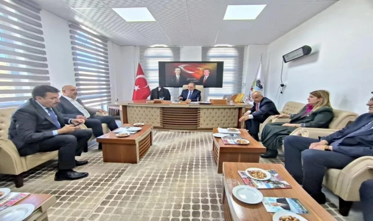 Bakan Özhaseki, Doğanşehir Belediyesi'ni ziyaret etti