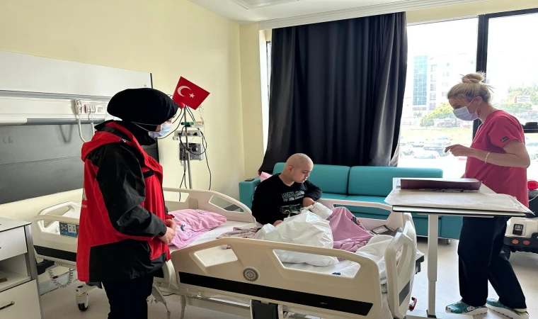 Onkoloji Hastanesi’nde tedavi gören çocuklara moral ziyareti