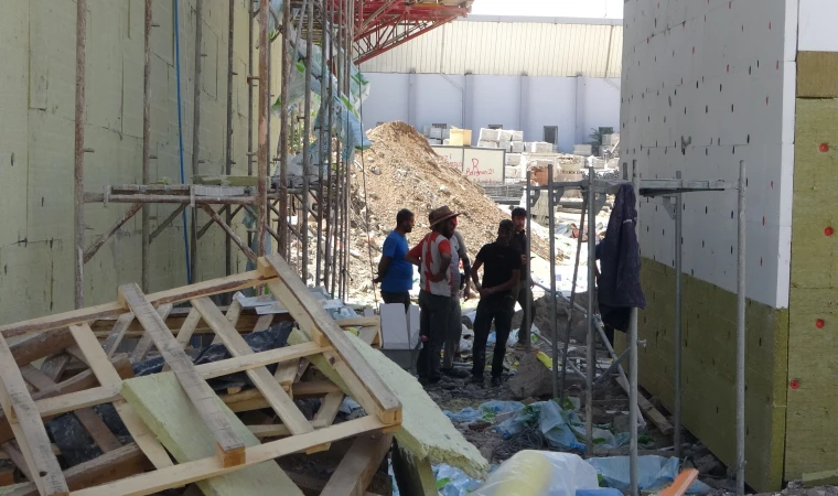 Malatya’da İnşaatta İskele Göçtü, 1 İşçi Hastaneye Kaldırıldı