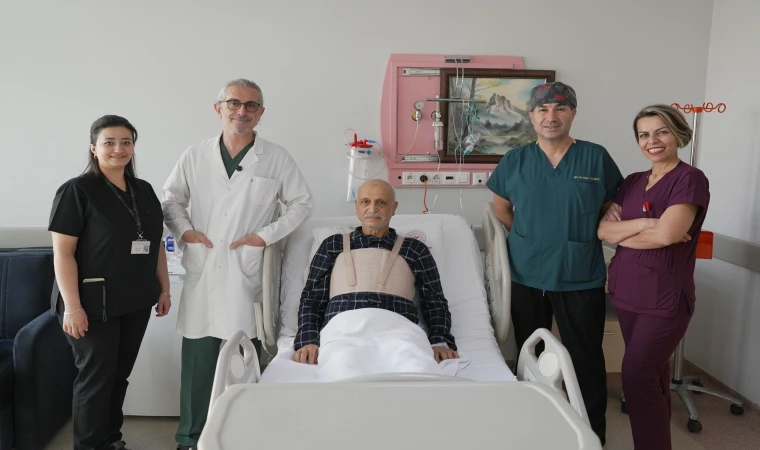 Malatya'da kalp tümörü ve üç damar tıkanıklığı aynı ameliyatta tedavi edildi
