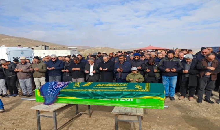 Malatya'da kayıp olarak aranırken ölü bulunan kadın defnedildi