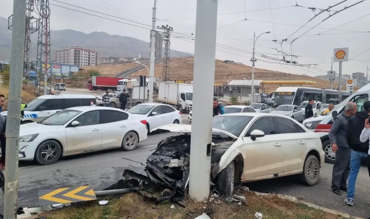 Malatya’da Trafik Kazası: 2 Kişi Yaralandı