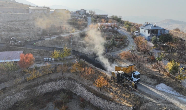 Yeşilyurt Belediyesi, Banazı’nın yollarını yeniliyor