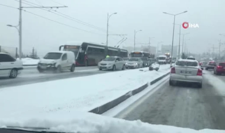 (MALATYA) Kar yağışı trafiği felç etti, kazaları da beraberinde getirdi