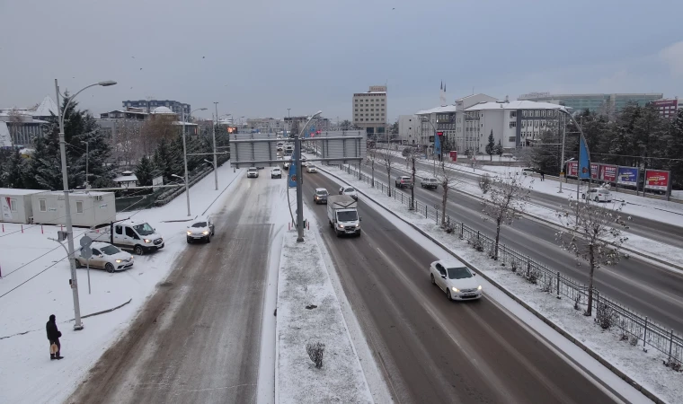 Malatya'da kar yağışı hayatı olumsuz etkiledi