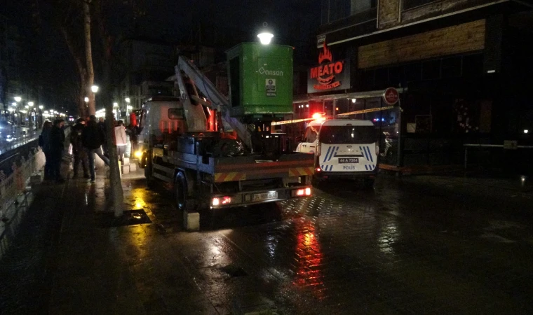 Malatya'da istinat duvarı çöken bina tahliye edildi