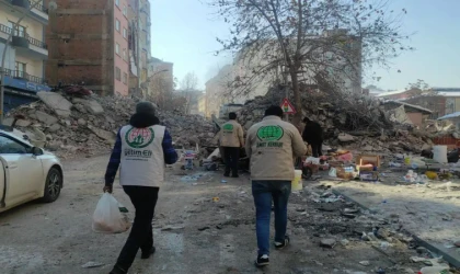 Yardım kuruluşlarından Malatya'da enkazda çalışanlara sıcak yemek