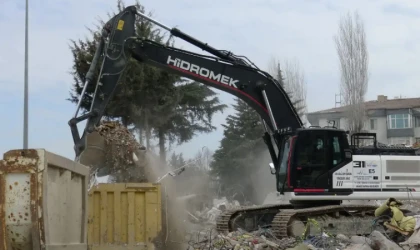 Malatya’da enkaz kaldırma çalışmaları devam ediyor