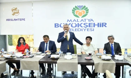 Vali Yazıcı, YKS sınavında dereceye giren öğrencilerle bir araya geldi