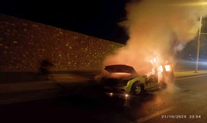 Malatya’da Seyir Halinde Araç Yangını: Şans Eseri Yaralanma Yok