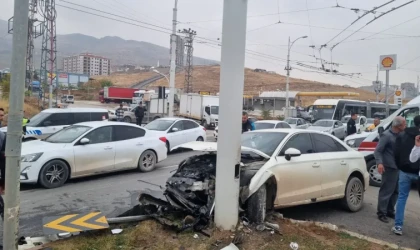 Malatya’da Trafik Kazası: 2 Kişi Yaralandı