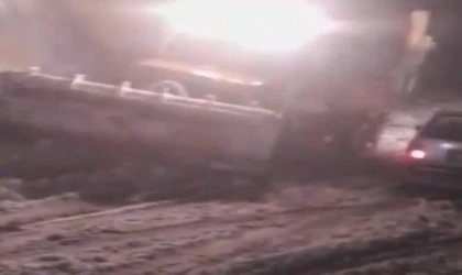 Malatya'da yoğun kar yağışı etkili oldu, çok sayıda araç yolda kaldı