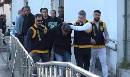 Adana’da Firari Hükümlü, Sahte Kimlikle Kitap Yayımlayıp Konferans Verdi