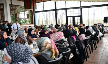 Başkan Taşkın, AK Parti Kadın Kolları Mahalle Başkanları toplantısına katıldı