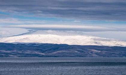 Bitlis Süphan Dağı Zirvesinde Nadir Görülen Mercek Bulutu Oluştu