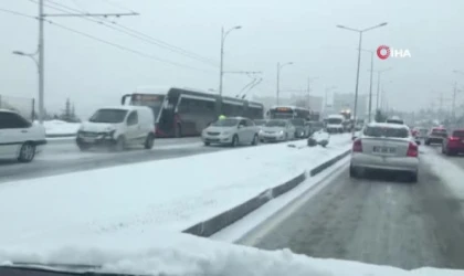 (MALATYA) Kar yağışı trafiği felç etti, kazaları da beraberinde getirdi