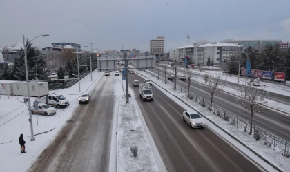 Malatya'da kar yağışı hayatı olumsuz etkiledi