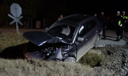 “Malatya’da Tren–Otomobil Çarpışması: 5 Kişi Yaralandı”