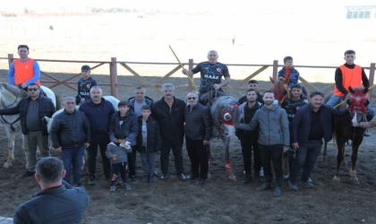 Malatya’nın Yazıhan ilçesinde ata sporu atlı cirit yaşatılıyor