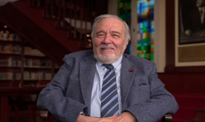 Tarihçi İlber Ortaylı’dan Gençlere Uyarı: “Bilmedikleri Dünyaya Aşık Oluyorlar”