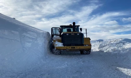 Battalgazi'de 1 metreyi bulan karla mücadele