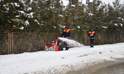 Belediye Ekipleri Yeşilyurt’ta Karla Mücadelede 7/24 Görevde