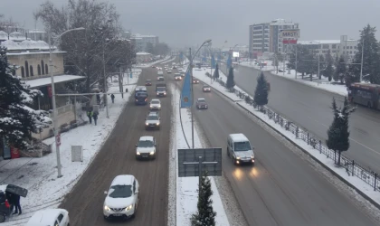 Kar Malatya Sokaklarını Beyaza Çevirdi