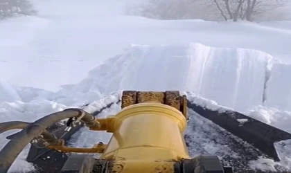Malatya'da 1 buçuk metre karla mücadele kameralara yansıdı