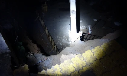 Malatya'da 6 katlı binanın istinat duvarı çöktü