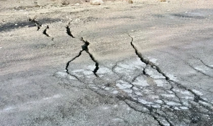 Darende–Elbistan Yolunda Heyelan Alarmı: Çatlaklar Ve Çökmeler Endişe Yarattı