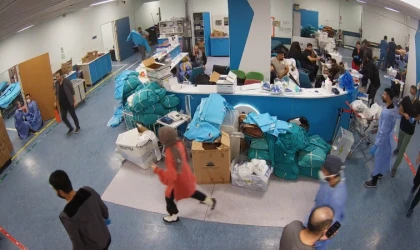 Depremde Kaçmadılar, Hastaya Siper Oldular