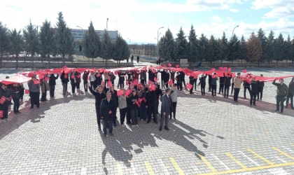Dilek Mahallesi’nde Bayrak Korteji Yürüyüşü Yoğun İlgi Gördü