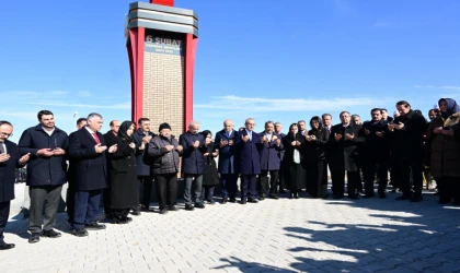 Ulaştırma Ve Altyapı Bakanı Abdulkadir Uraloğlu Deprem Şehitliğini Ziyaret Etti