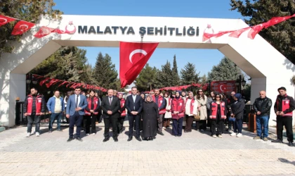 Çocuklardan Şehit Kabirlerine Anlamlı Ziyaret