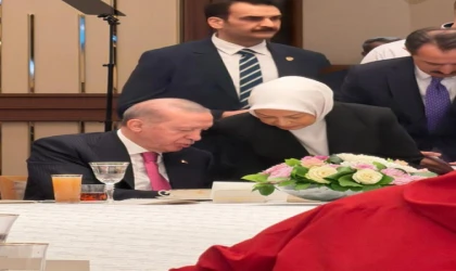 Cumhurbaşkanı Erdoğan ve Öznur Çalık Beştepe’de Gençlerle İftarda Buluştu