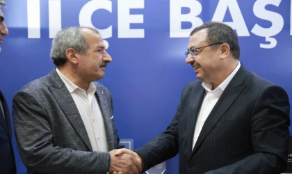 AK Parti’ye Katılımlar Sürüyor: Kale’de Meclis Üyesi Karadeniz de AK Parti Rozeti Taktı