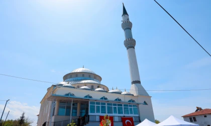 Deprem Sonrası Yeniden İnşa: Yaka Gökyüzü Camii İbadete Açıldı