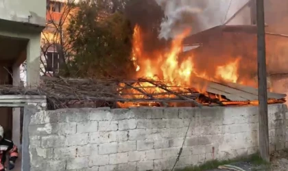 Gazi Mahallesi’nde Odunluk Yangını Paniğe Neden Oldu