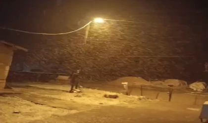 Malatya’da Hava Değişti: Yağmur Doluya, Yüksek Kesimlerde Kara Dönüştü