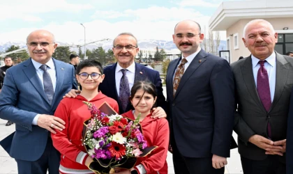 Vali Yavuz Doğanşehir’de: “Depremin İzlerini Silmeye Devam Ediyoruz”