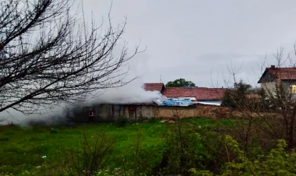 Yeşiltepe’de Depo Yangını Paniğe Neden Oldu
