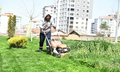 Yeşilyurt’ta Yaz Hazırlığı: Park ve Yeşil Alanlar Yenileniyor