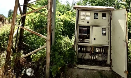 Açık Elektrik Panoları Mahalleliyi Endişelendiriyor