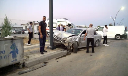 DSİ Kavşağında U Dönüşü Kazası: 2 Yaralı