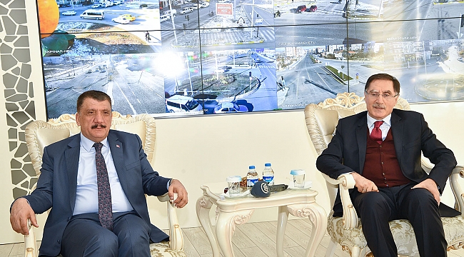 Başkan Gürkan’ı ziyaret eden Başdenetçi Malkoç, 85 Milyon Malatya Ve Elazığ'ın Acısını Paylaştı.