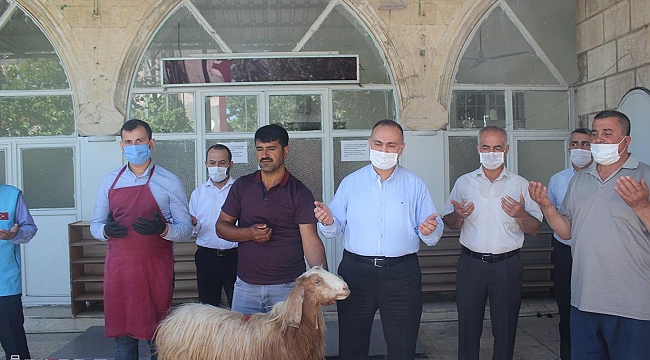 Adıyaman'da camilerin açılışı dolayısıyla şükür kurbanı kesildi